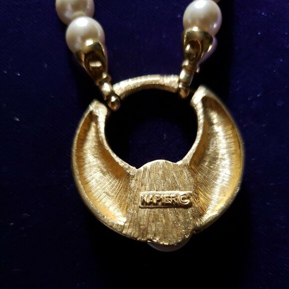 Vintage Napier Signed Faux Pearl and Gold Tone Beaded Pendant Necklace - Picture 5 of 12